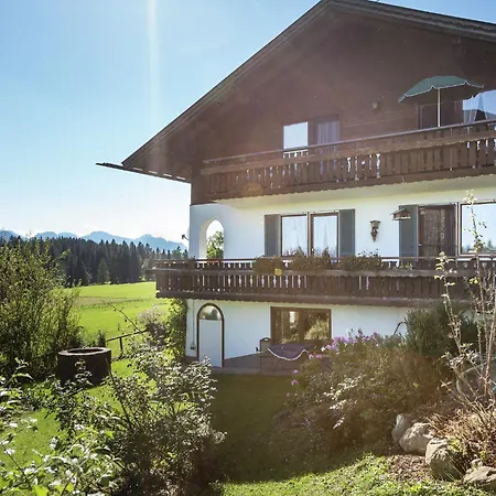 Alpiner Aufenthalt Mit Balkon In